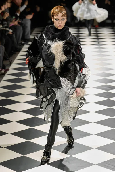 Look 7